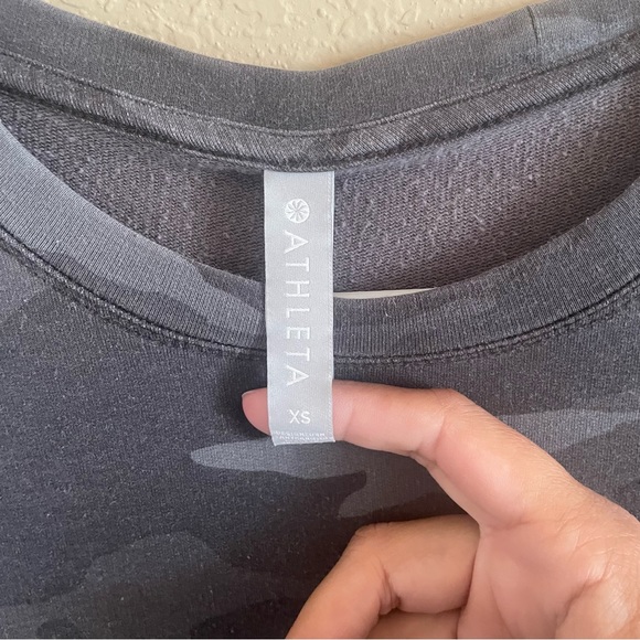 Athleta Studio to Street Camo Sweatshirt XS EUC - Picture 6 of 7